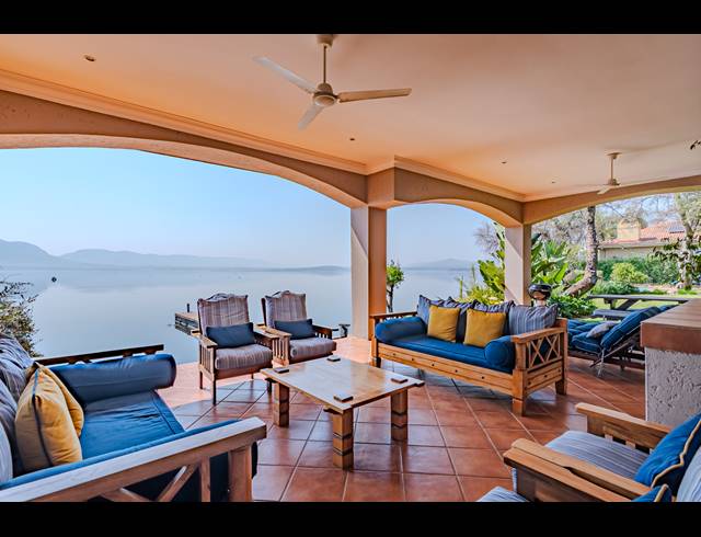 6 BEDROOM HOUSE FOR SALE IN PECANWOOD ESTATE